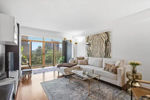 2 Adams Street #606