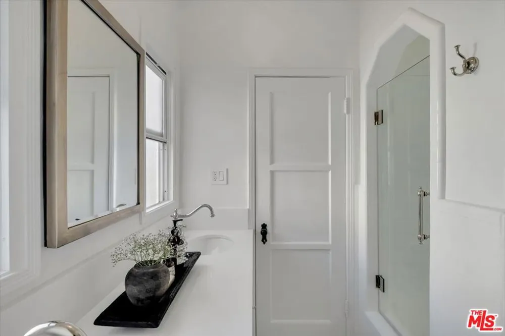 156 Swall Drive Beverly Hills, CA 90211
