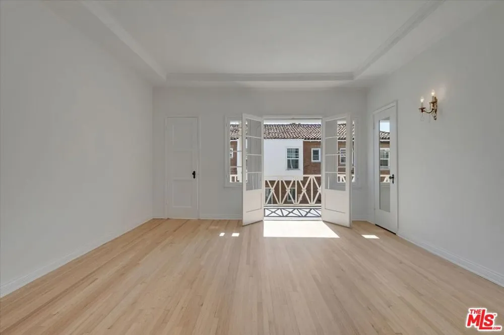 156 Swall Drive Beverly Hills, CA 90211