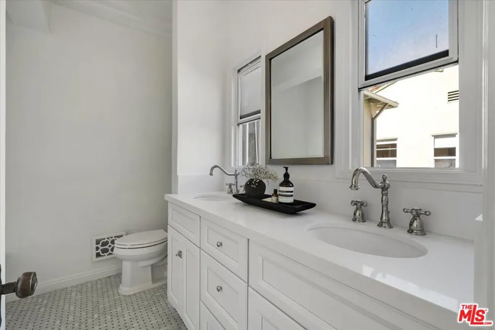 156 Swall Drive Beverly Hills, CA 90211