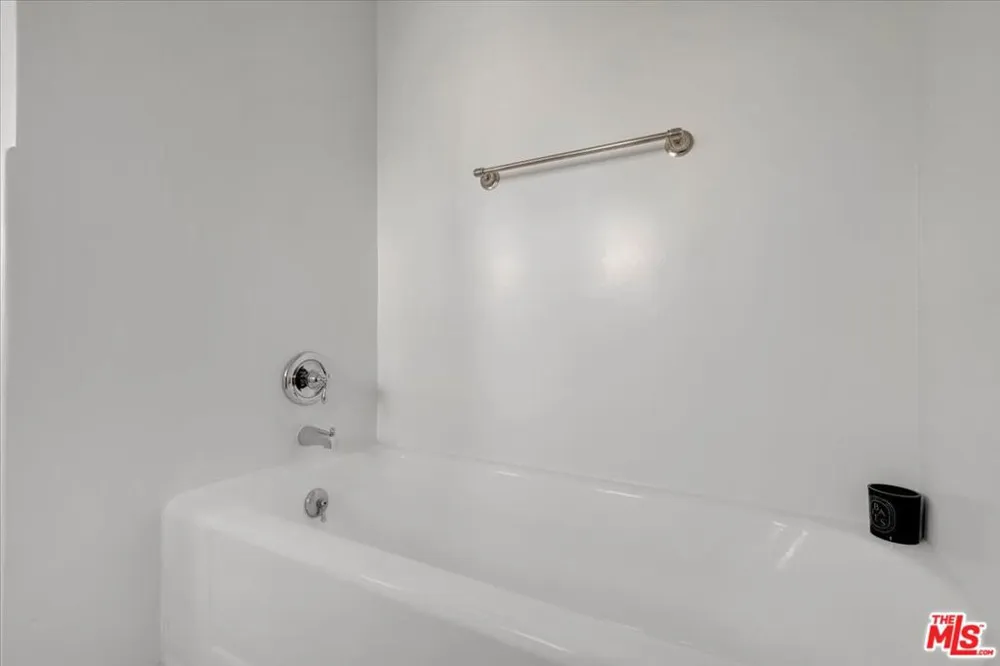 156 Swall Drive Beverly Hills, CA 90211