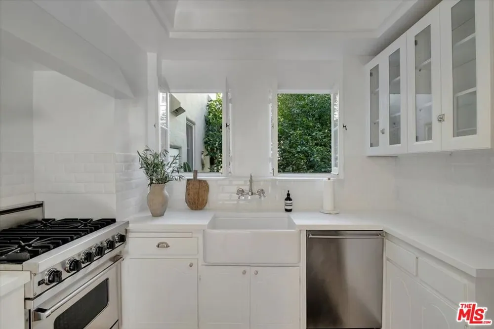 156 Swall Drive Beverly Hills, CA 90211
