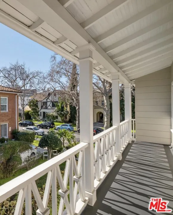 156 Swall Drive Beverly Hills, CA 90211
