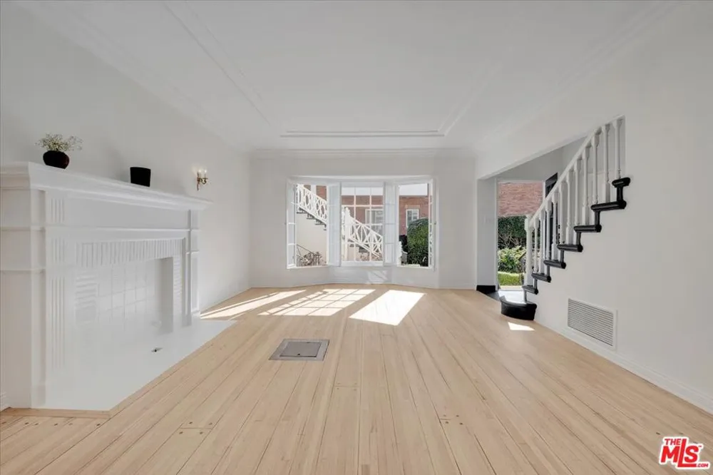 156 Swall Drive Beverly Hills, CA 90211