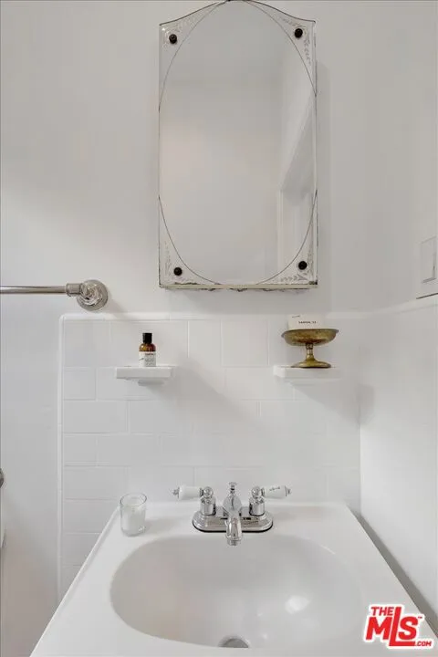156 Swall Drive Beverly Hills, CA 90211
