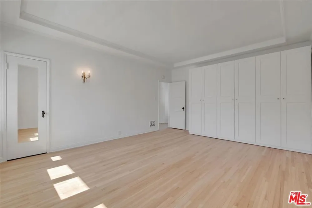 156 Swall Drive Beverly Hills, CA 90211