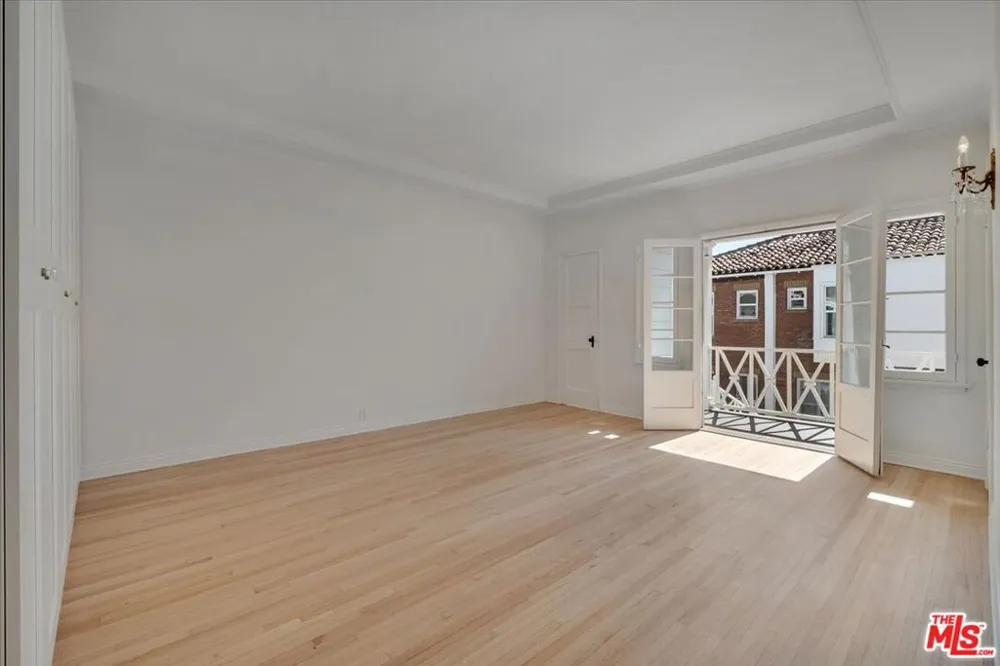 156 Swall Drive Beverly Hills, CA 90211