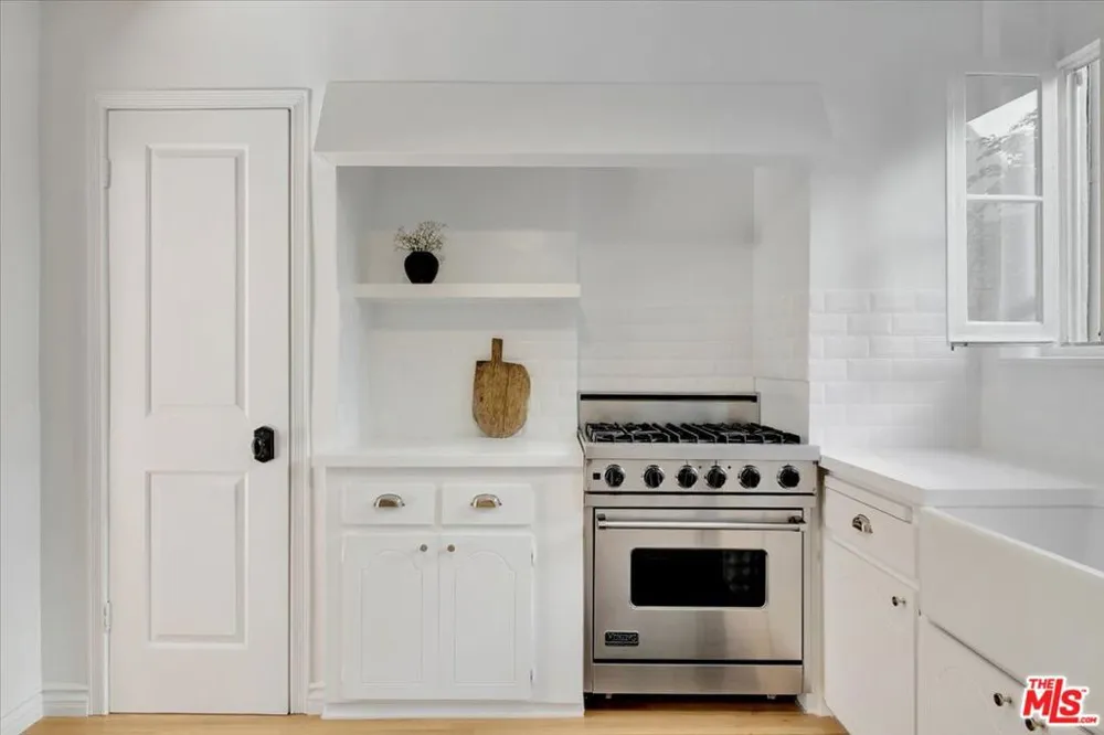 156 Swall Drive Beverly Hills, CA 90211