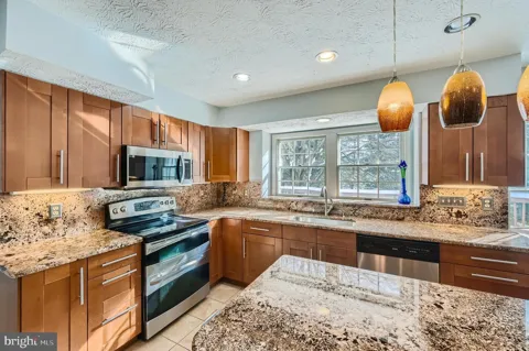 8 SAPPHIRE HILL COURT
