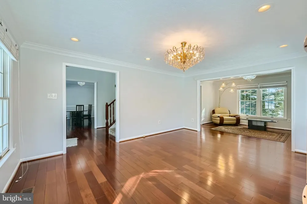 8 SAPPHIRE HILL COURT Baltimore, MD 21209