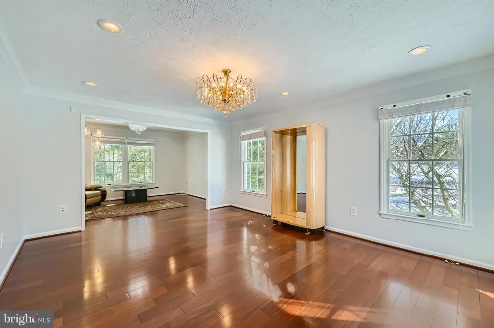 8 SAPPHIRE HILL COURT Baltimore, MD 21209