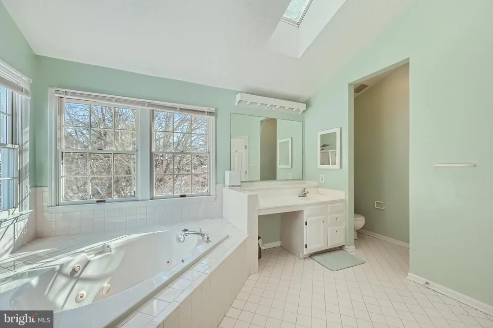 8 SAPPHIRE HILL COURT Baltimore, MD 21209