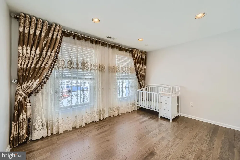 8 SAPPHIRE HILL COURT Baltimore, MD 21209