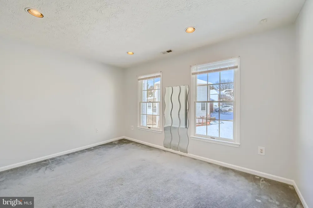 8 SAPPHIRE HILL COURT Baltimore, MD 21209