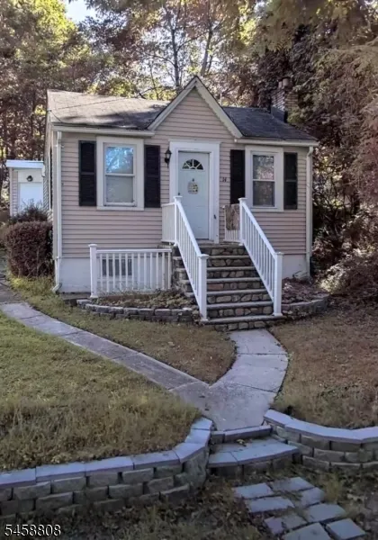 14 Pershing Ave Jefferson, NJ 07849