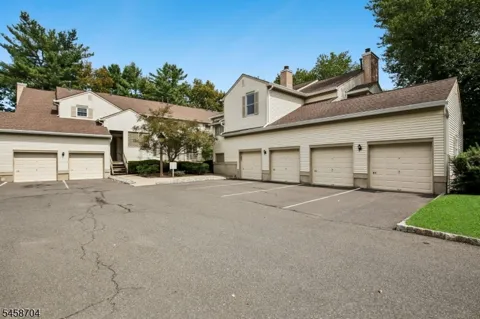 44 Jamestown Rd