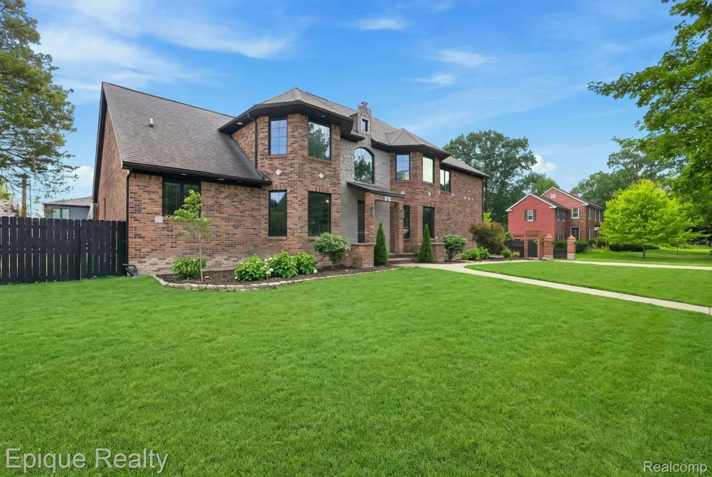 1420 Yosemite Boulevard Birmingham City, MI 48009