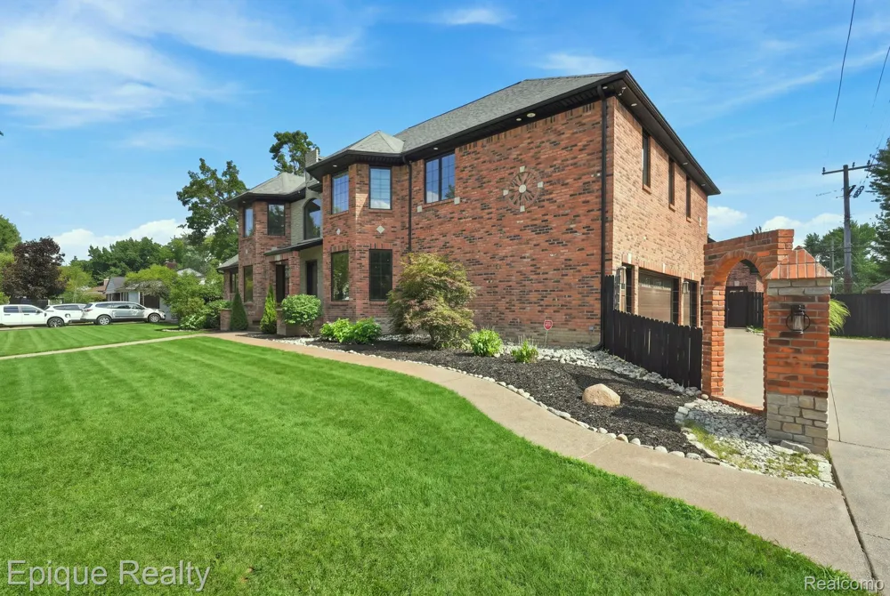 1420 Yosemite Boulevard Birmingham City, MI 48009