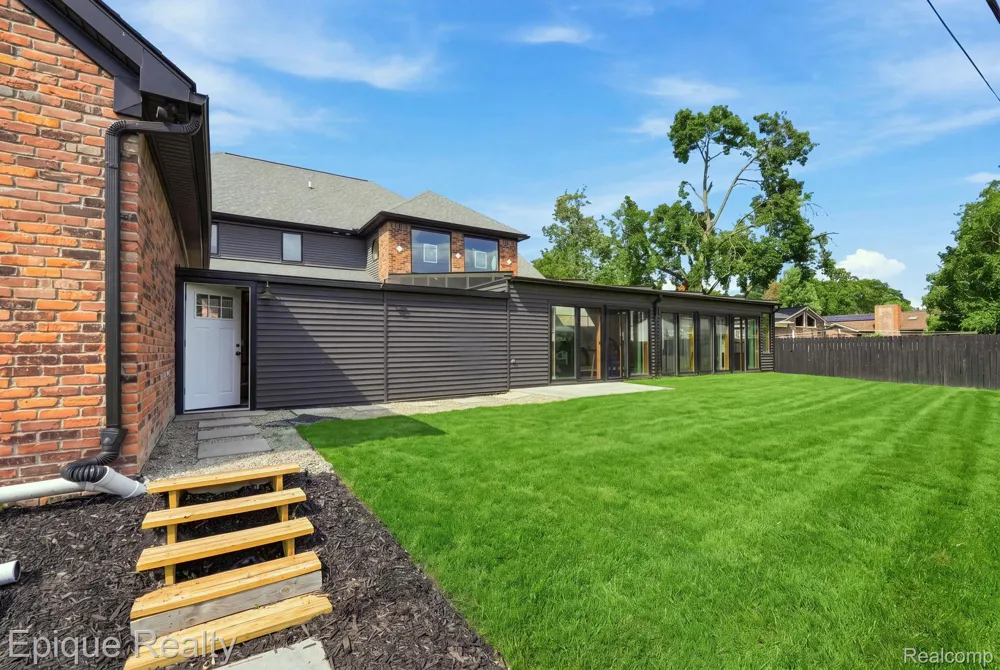 1420 Yosemite Boulevard Birmingham City, MI 48009