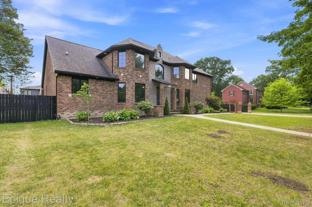 1420 Yosemite Boulevard Birmingham City, MI 48009
