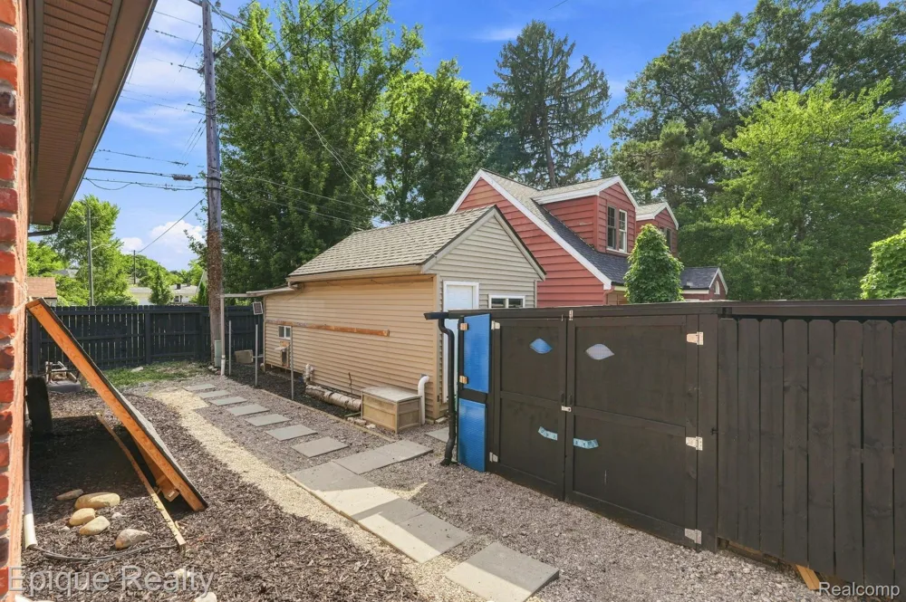 1420 Yosemite Boulevard Birmingham City, MI 48009