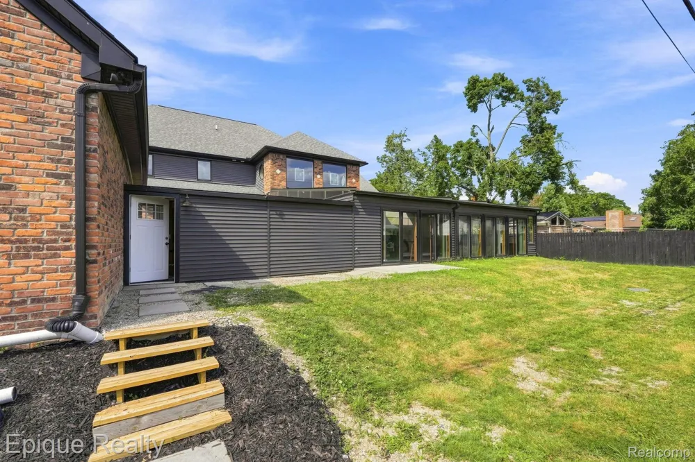 1420 Yosemite Boulevard Birmingham City, MI 48009