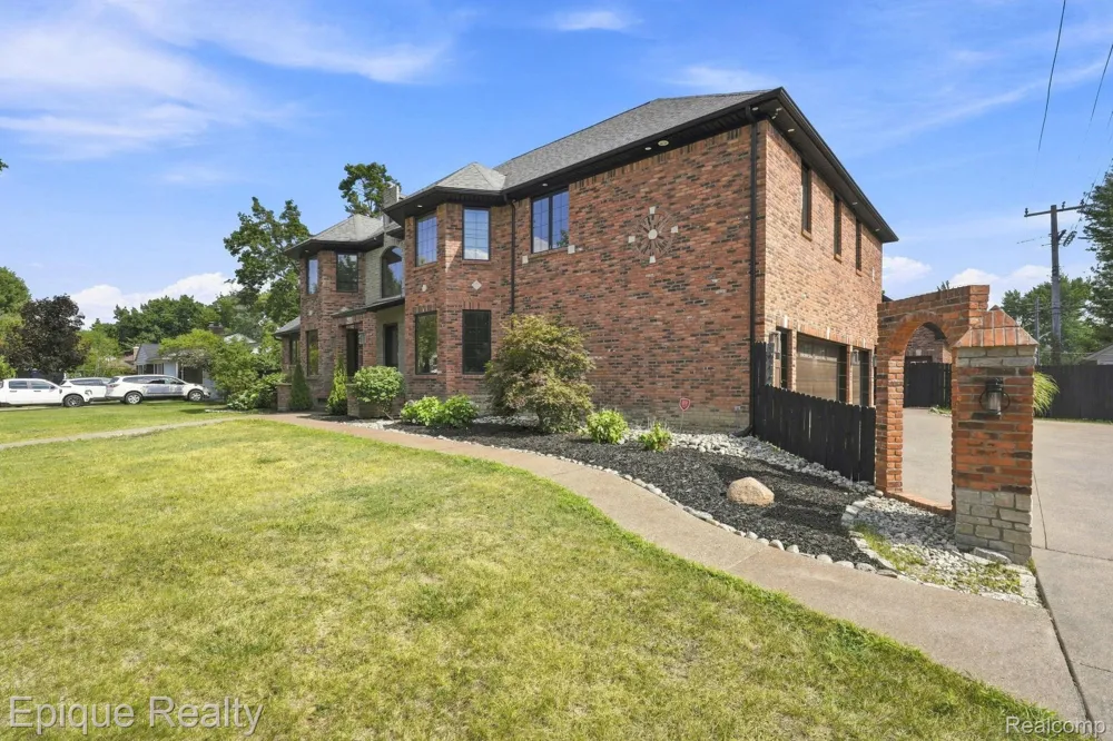 1420 Yosemite Boulevard Birmingham City, MI 48009