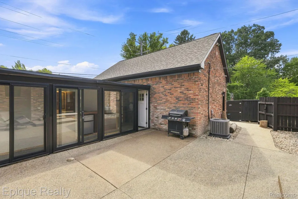 1420 Yosemite Boulevard Birmingham City, MI 48009