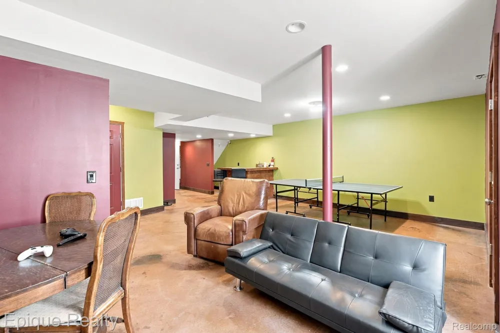 1420 Yosemite Boulevard Birmingham City, MI 48009