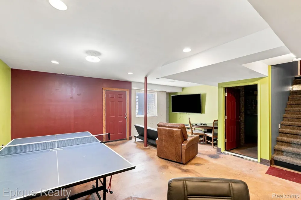 1420 Yosemite Boulevard Birmingham City, MI 48009