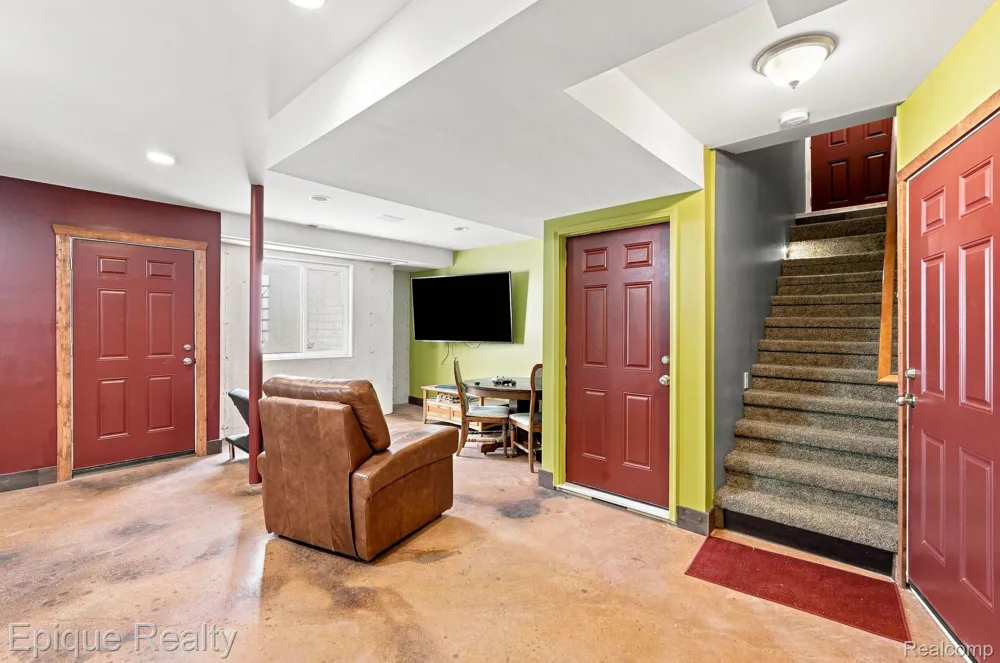 1420 Yosemite Boulevard Birmingham City, MI 48009