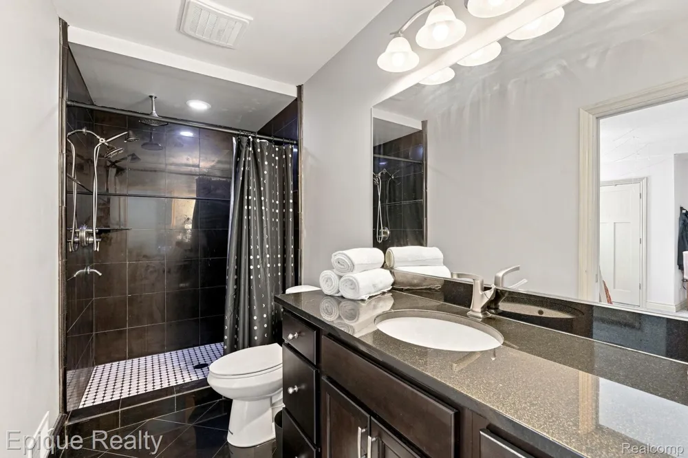 1420 Yosemite Boulevard Birmingham City, MI 48009