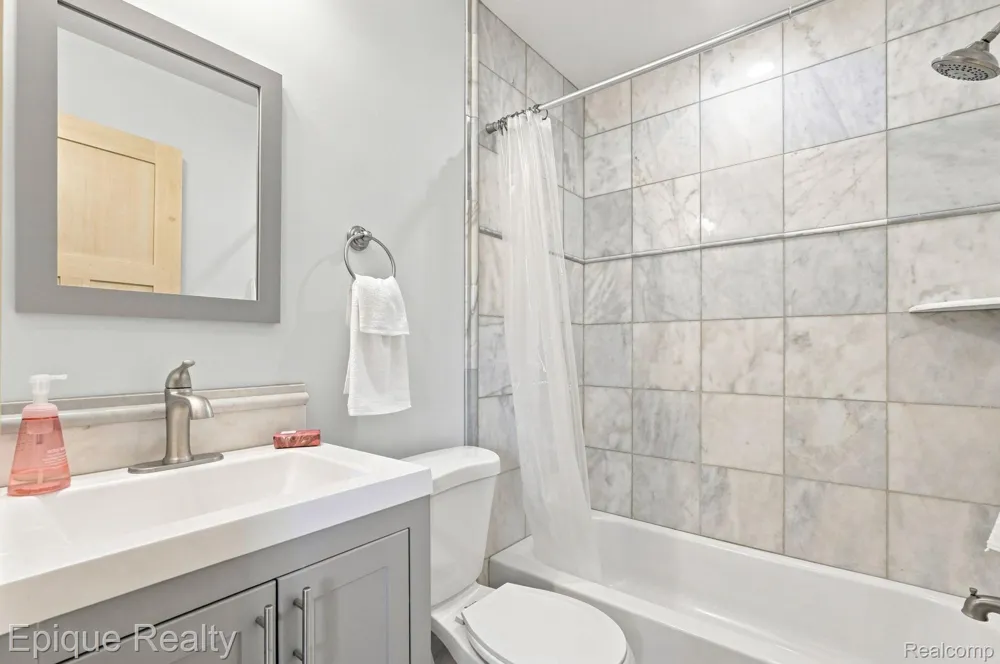 1420 Yosemite Boulevard Birmingham City, MI 48009