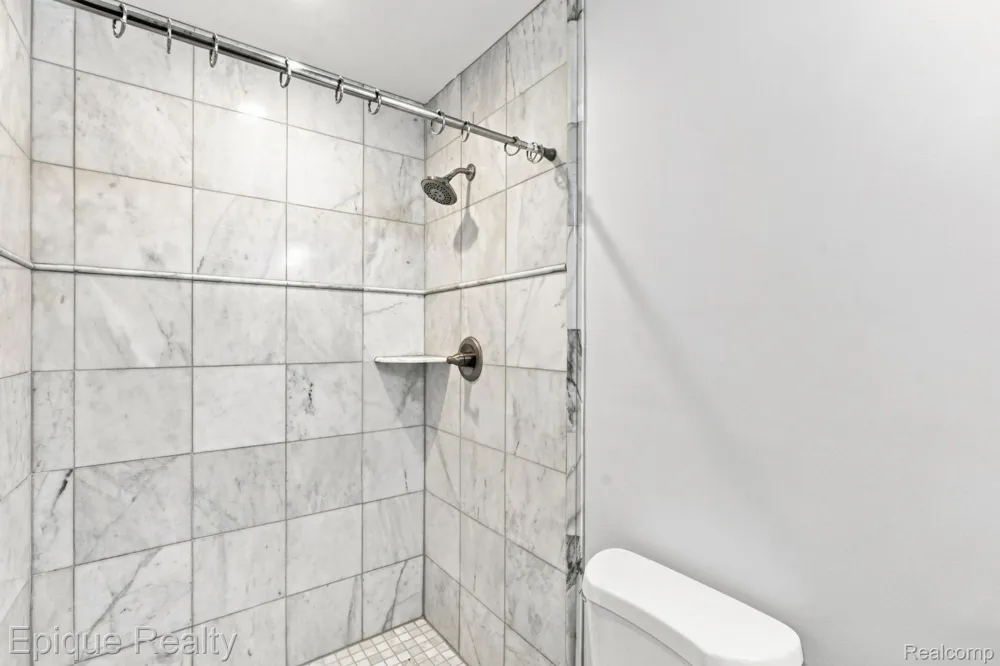 1420 Yosemite Boulevard Birmingham City, MI 48009