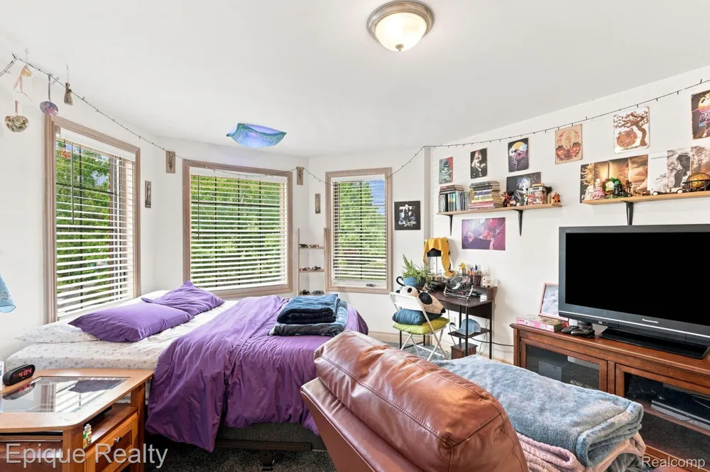 1420 Yosemite Boulevard Birmingham City, MI 48009