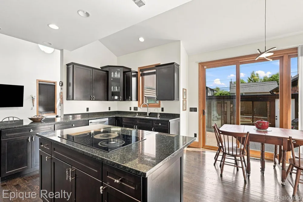1420 Yosemite Boulevard Birmingham City, MI 48009