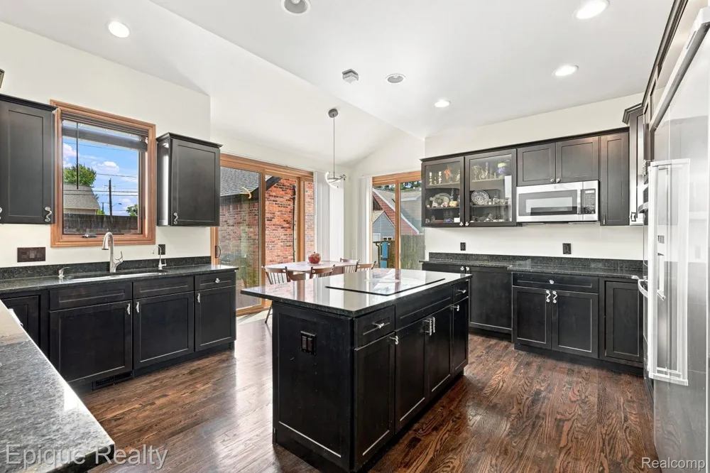 1420 Yosemite Boulevard Birmingham City, MI 48009