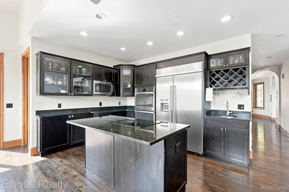1420 Yosemite Boulevard Birmingham City, MI 48009