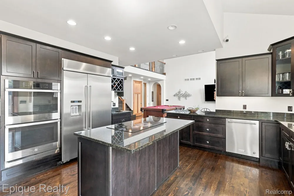 1420 Yosemite Boulevard Birmingham City, MI 48009