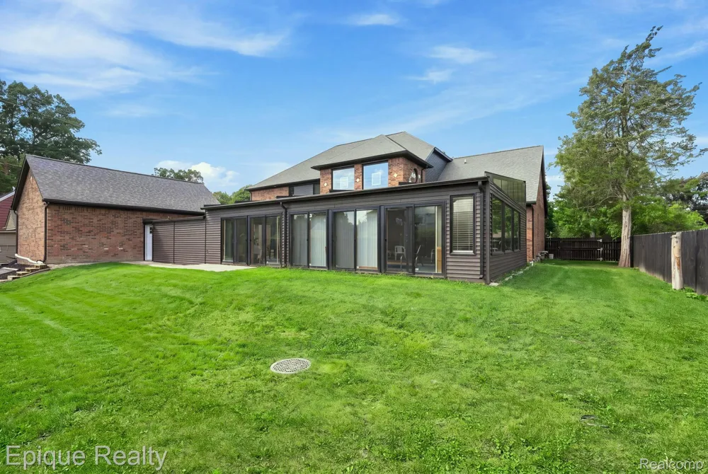 1420 Yosemite Boulevard Birmingham City, MI 48009