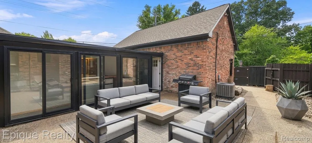 1420 Yosemite Boulevard Birmingham City, MI 48009