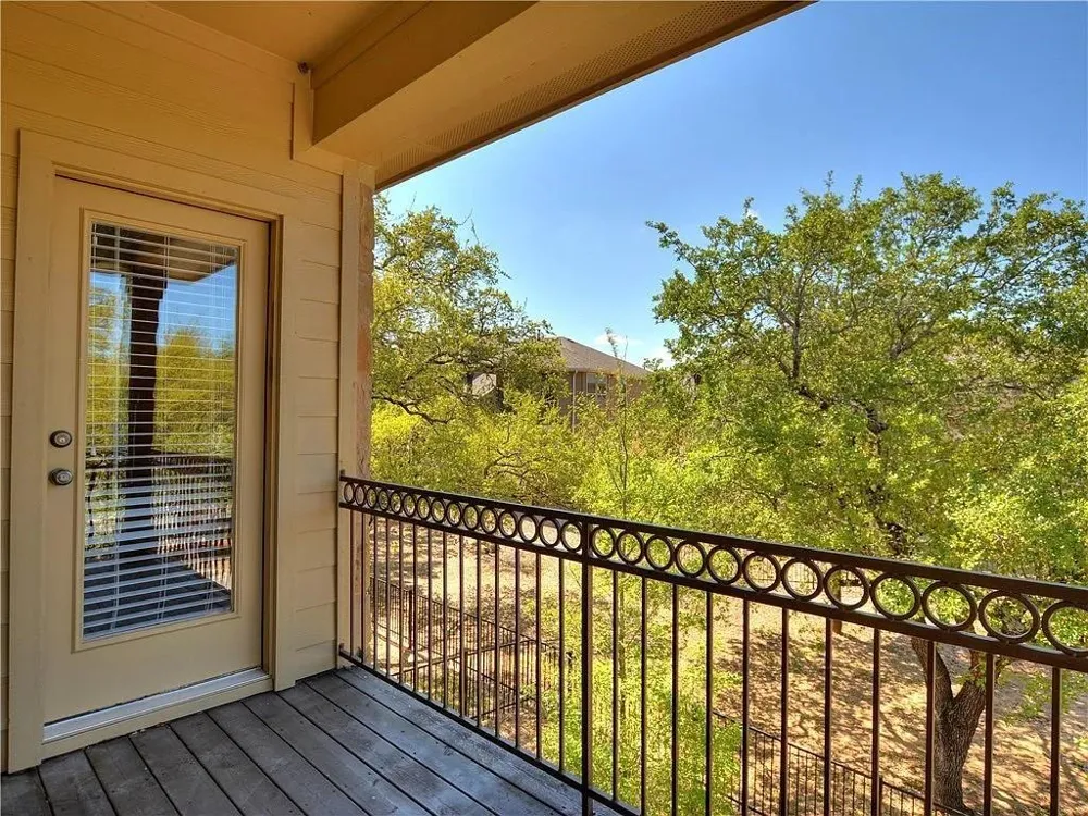 9512 Solana Vista Loop #B Austin, TX 78750