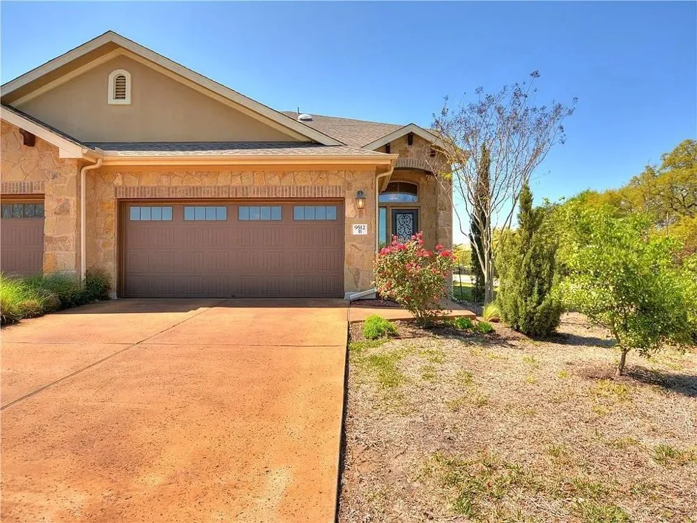 9512 Solana Vista Loop #B Austin, TX 78750