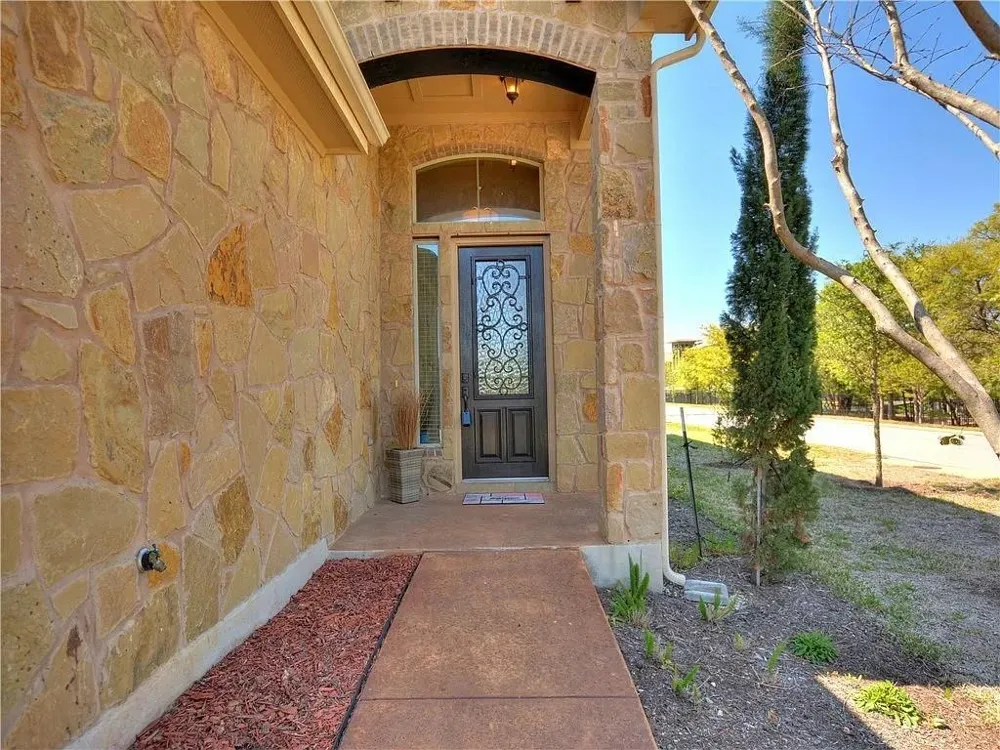 9512 Solana Vista Loop #B Austin, TX 78750