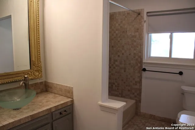 140 ARVIN DR San Antonio, TX 78209