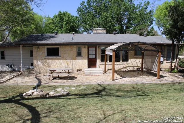 140 ARVIN DR San Antonio, TX 78209