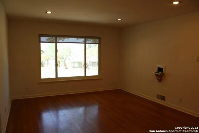 140 ARVIN DR San Antonio, TX 78209