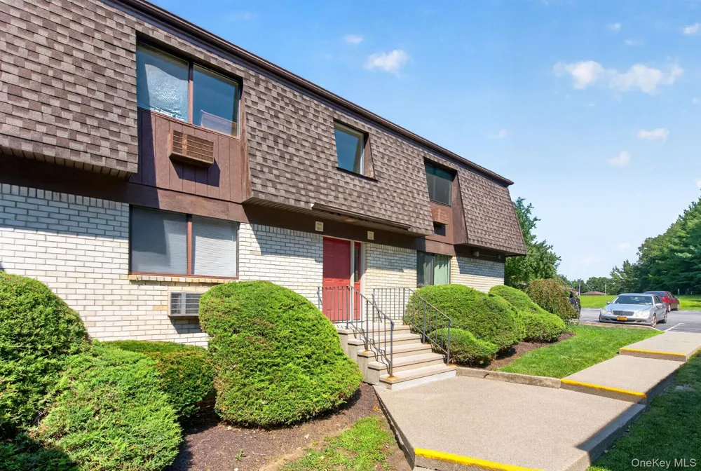1802 Cherry Hill Drive Poughkeepsie, NY 12603