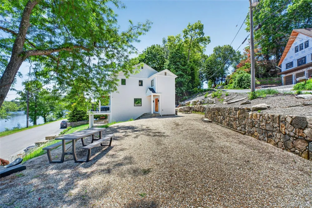 175 W Lakeshore Drive Carmel, NY 10512