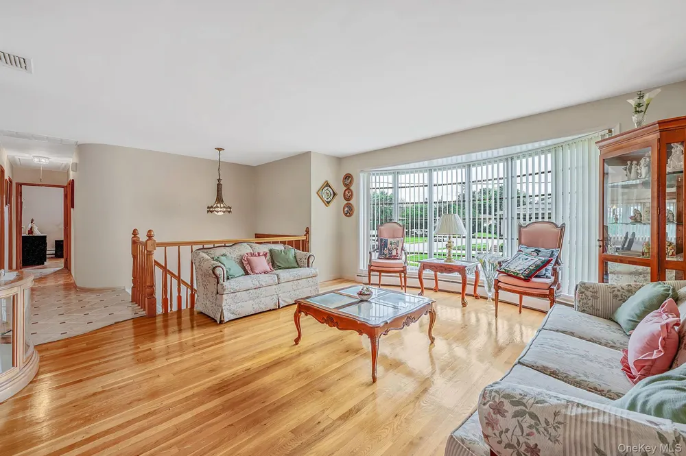 21 Page Drive Hicksville, NY 11801
